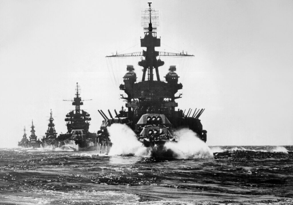 US Warships entering Lingayen Gulf (1945)